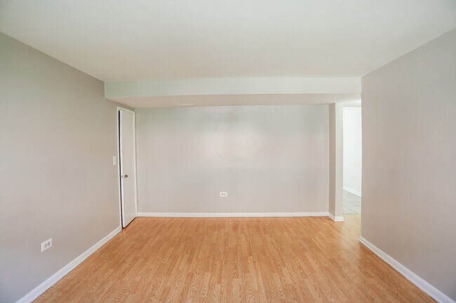Building Photo - 1658 W Pratt Blvd