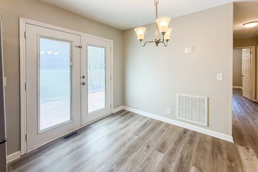 Building Photo - 4983 Karen Ray Dr