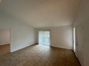 Building Photo - Condominium in Greenbrier! Near University of Memphis!