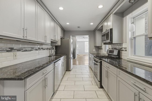 Building Photo - 513 Scott St