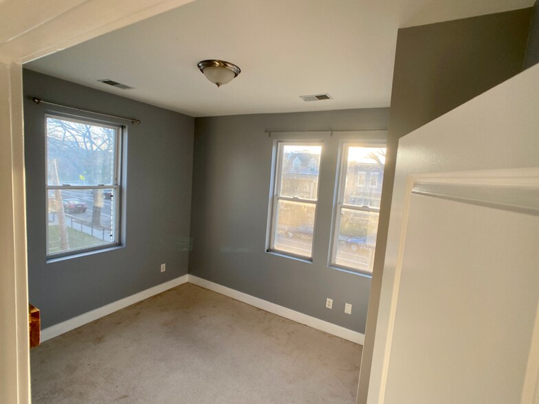 Building Photo - 2 17th St SE