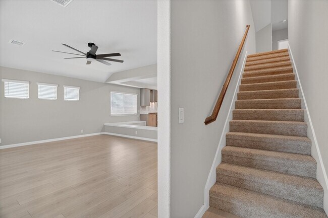 Building Photo - 925 Creekhollow Dr