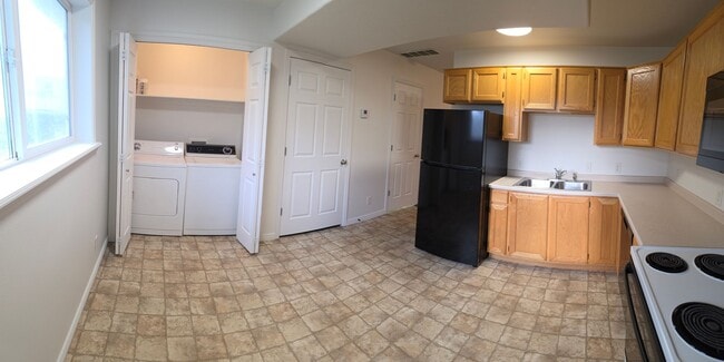 Building Photo - LEASE TAKEOVER - 3 Bed, 1.5 bath townhome available in the Vallinda Community