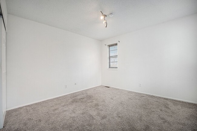 Building Photo - 9626 E Kansas Cir