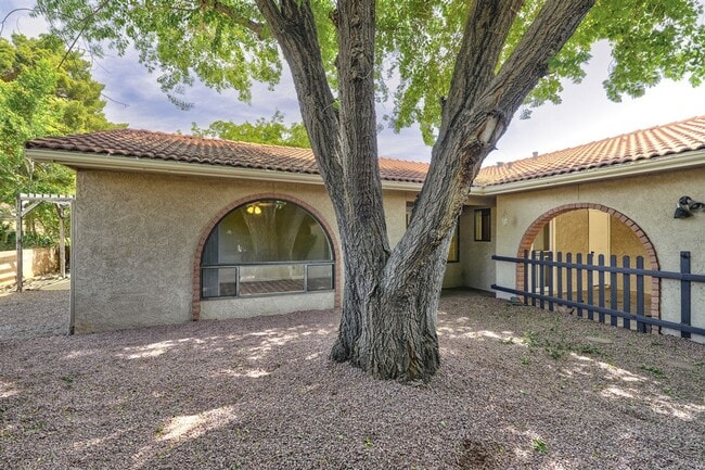 Building Photo - 1298 Tapadero Dr
