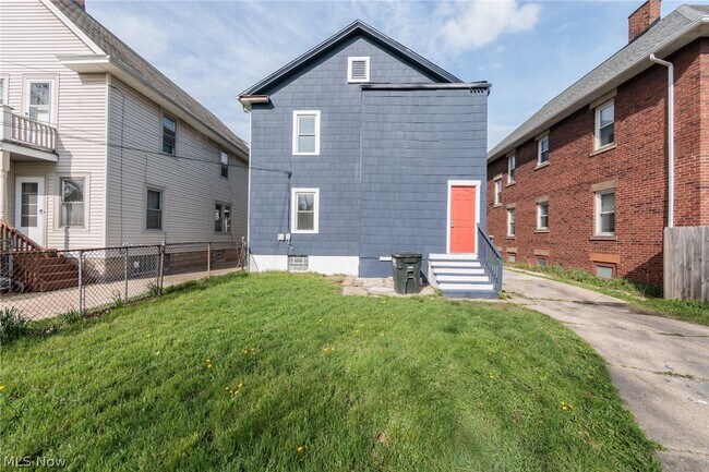 Building Photo - 1519 Ridgewood Ave