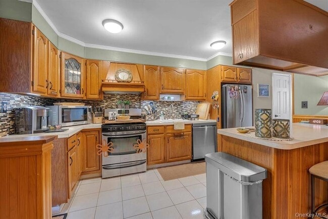 Building Photo - 2433 Young Ave