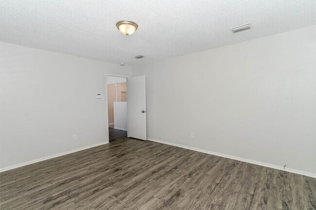 Building Photo - Single-Story Gem with Vaulted Ceilings and...