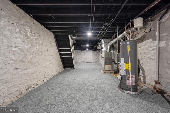 Building Photo - 945 Ashburton St