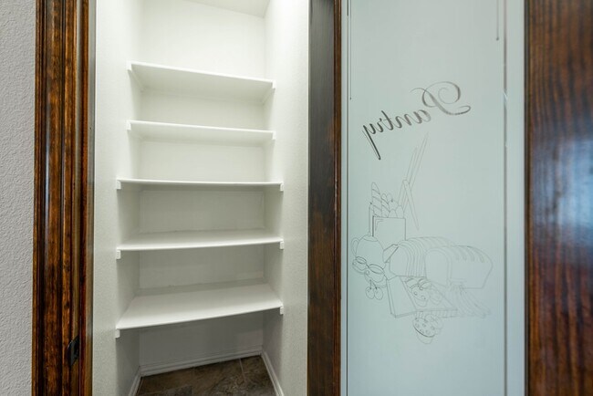 Building Photo - 6969 King Ranch Rd