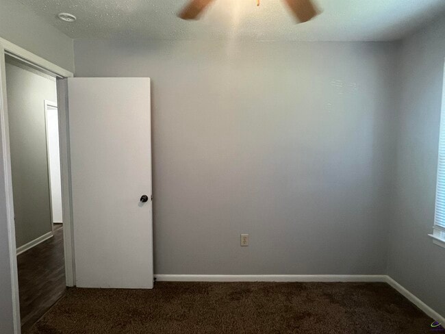 Building Photo - 211 Laverne Dr