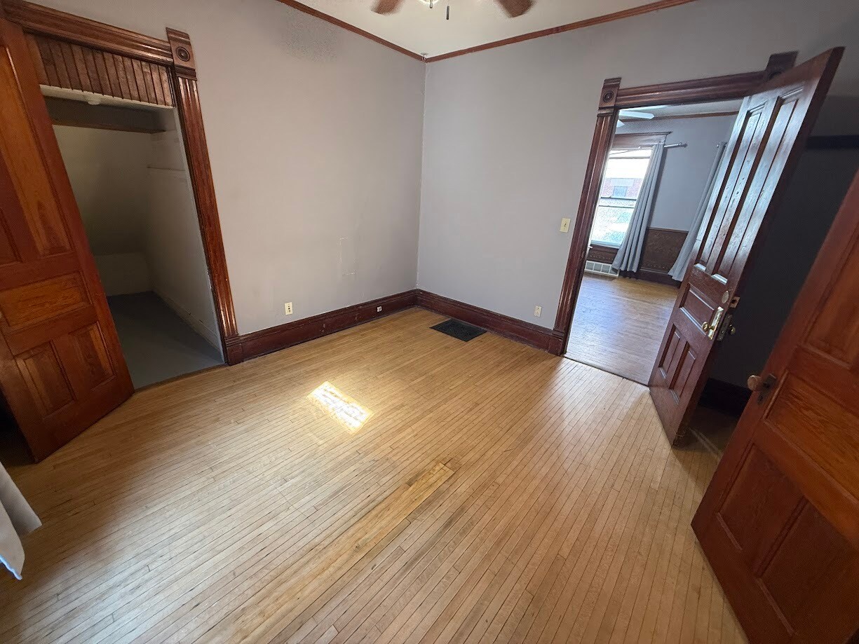 Building Photo - 1915 University Ave