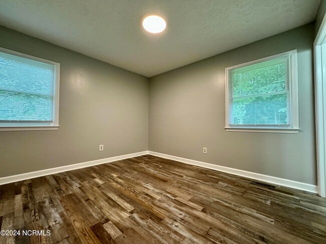 Building Photo - 3802 Brandywine Dr