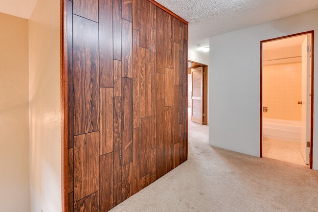 Upstairs hallway - 2899 S Locust St