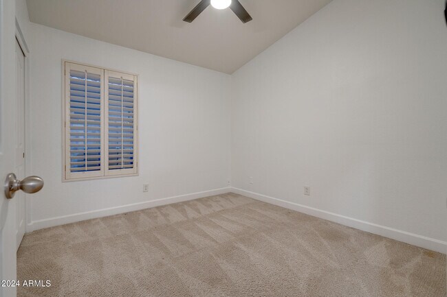 Building Photo - 2203 E Crest Ln