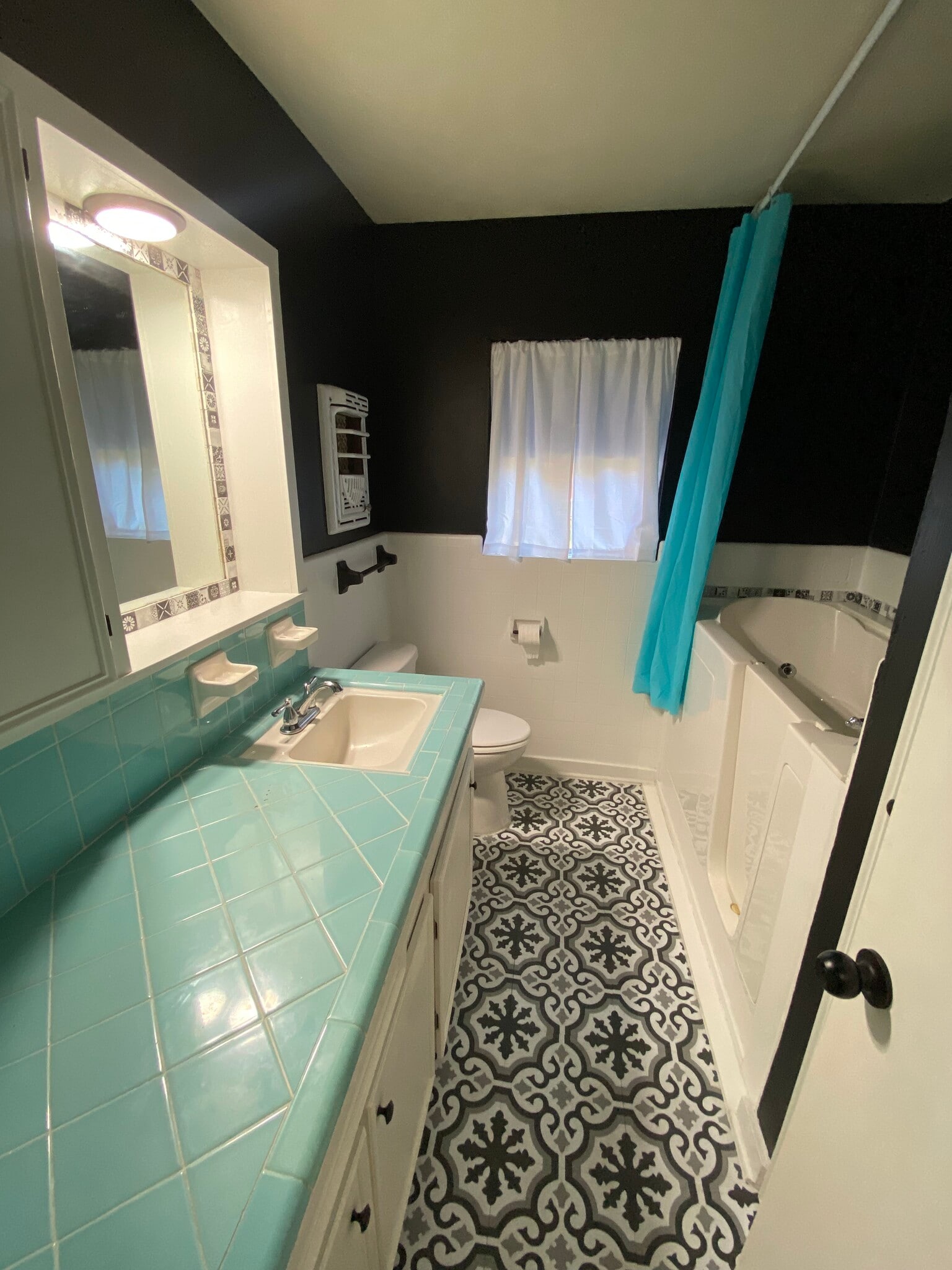 Bathroom - 2101 Palmore Rd