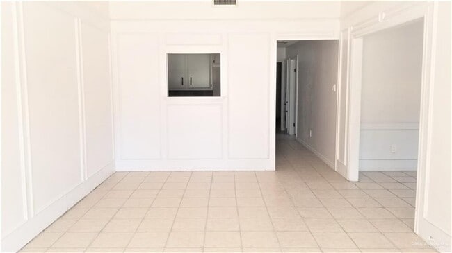 Building Photo - 6 Rose Ellen Dr