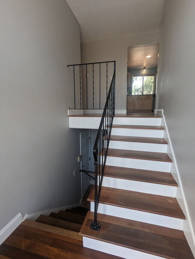 Building Photo - Central Kitsap Home in Prime Location