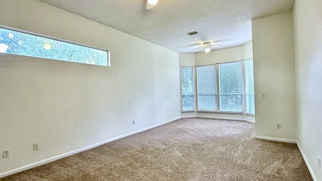 Building Photo - 3 bed/2 bath home, conveniently located in quiet Meadowfield Bluff