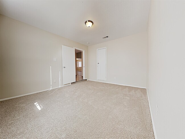 Building Photo - 6511 Grey Oaks Dr