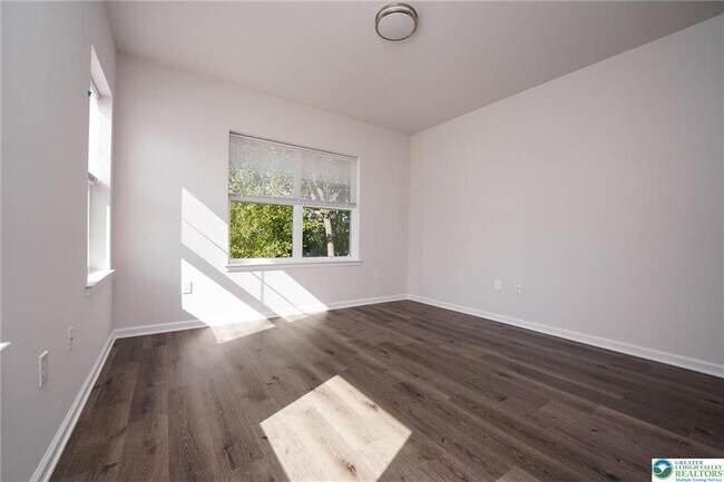 Building Photo - 1210 Eaton Ave