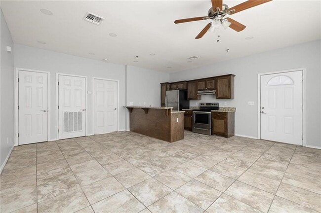 Building Photo - 5TH E St