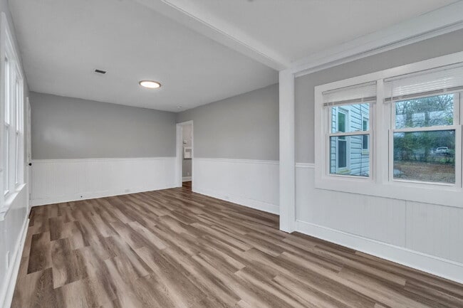 Building Photo - Stylish 2-Bedroom, 1-Bath Home with Contemporary Finishes ($1200/mo rent***)