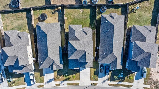 Building Photo - 520 Loriner Wy