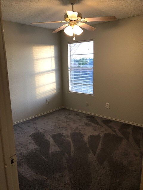 Building Photo - 909 NW Summercrest Blvd