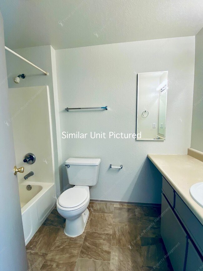 Building Photo - 2810 NE Mesa Ct