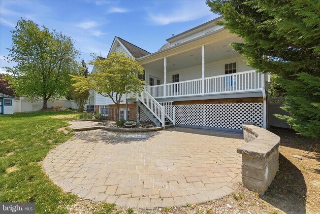 Building Photo - 102 Bramble Ct