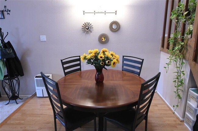 Cozy Dining Area - 13443 Garden Grv