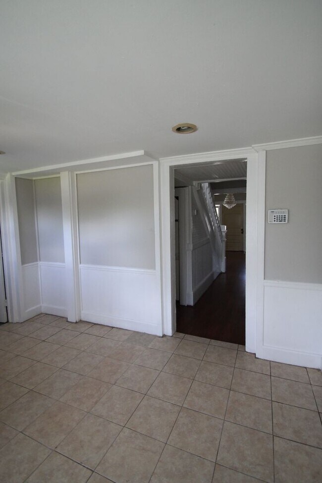 Building Photo - Exclusively Offered By Muse Realty Rentals...