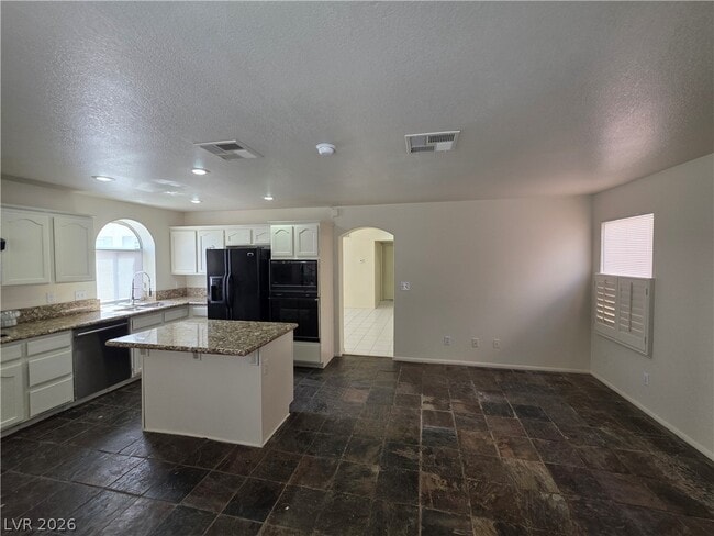 Building Photo - 8008 Dover Shores Ave