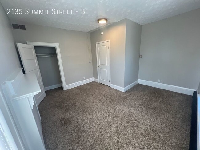 Building Photo - 2135 Summit St