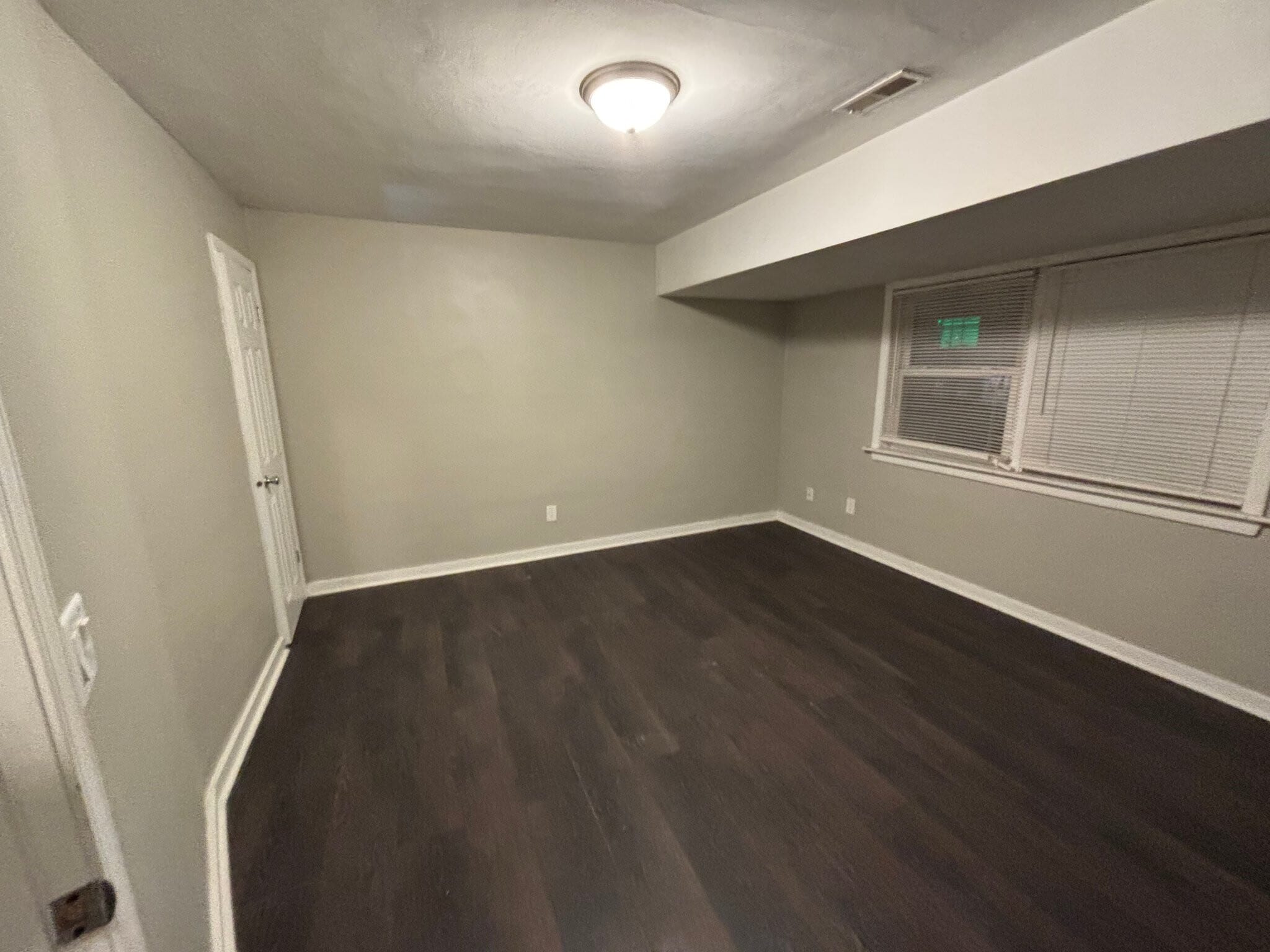 Building Photo - 653 S 69th St