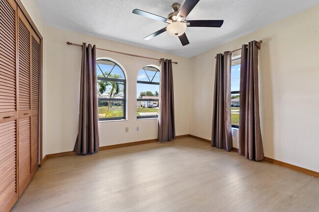 Building Photo - 149 NE Sagamore Terrace