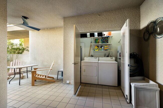 Building Photo - 255 S Avenida Caballeros