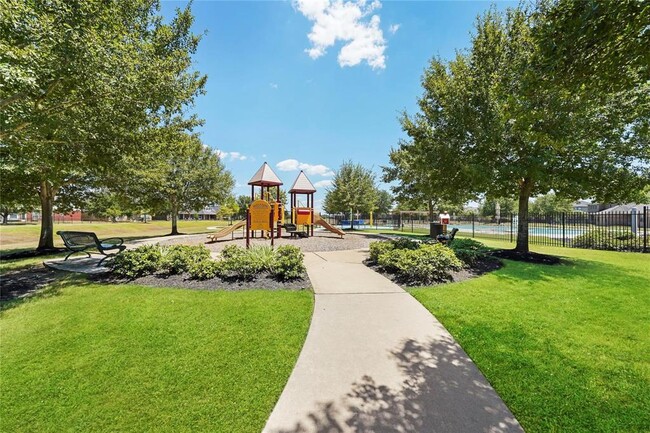 Building Photo - 219 Summer Creek Dr