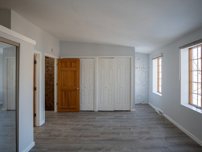 Building Photo - 355 Hudson Ave