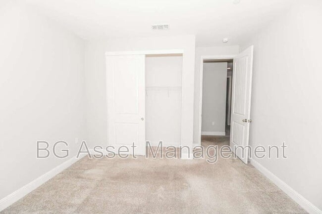 Building Photo - 3138 La Corona Dr