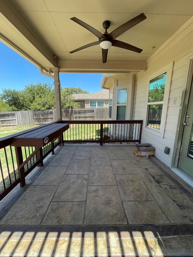 Building Photo - 22427 Carriage Bush