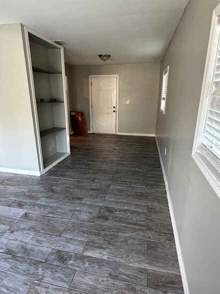 Building Photo - 4622 Suffolk Ave