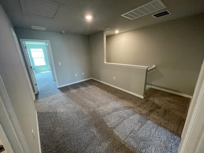 Building Photo - 513 Legacy Lp