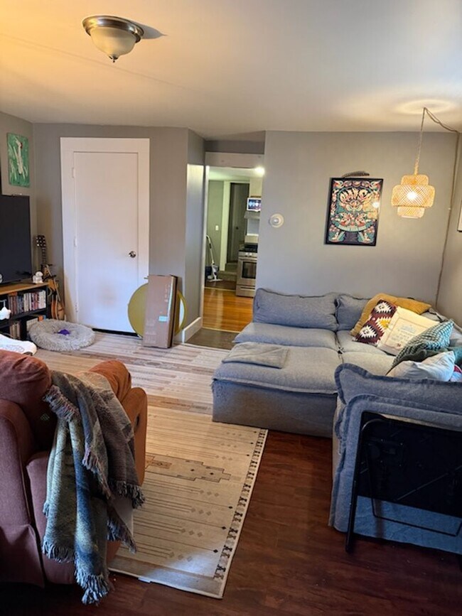 Building Photo - 11AKR