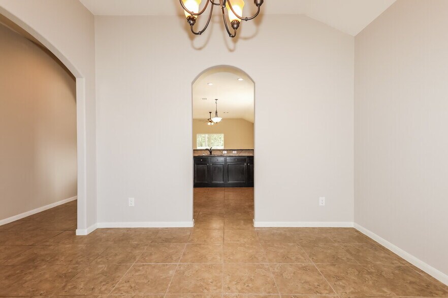 Building Photo - 18415 Sunrise Maple Dr