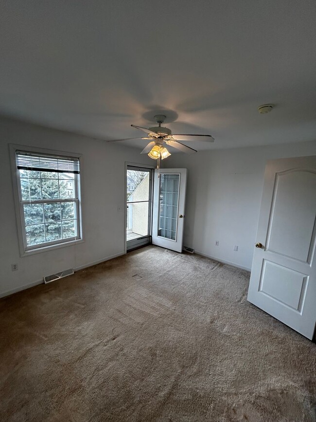 Building Photo - BEAUTIFUL 2-BR, 1.5 BATH CONDO