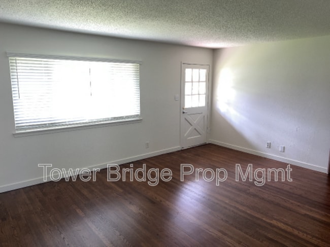 Building Photo - 8935 Leedy Ln