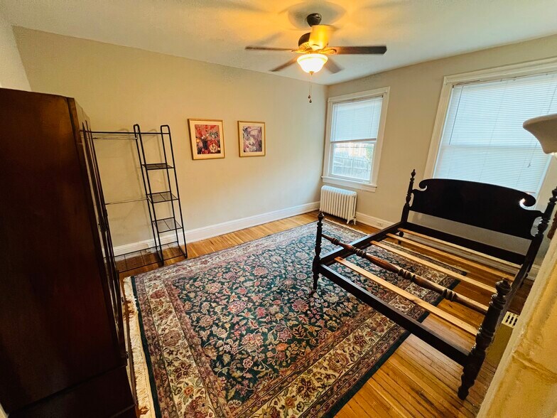 Building Photo - 1130 W Grace St