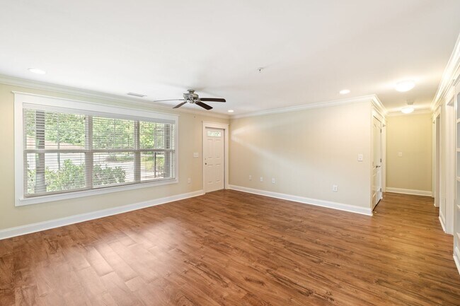 Building Photo - 3 Bedroom Flat Available at the Woodlands - REDUCED DEPOSIT